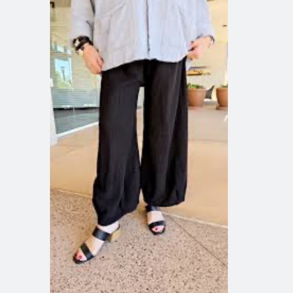Oh My Gauze! Pants - Oh My Gauze! Black balloon leg Pants size Large
